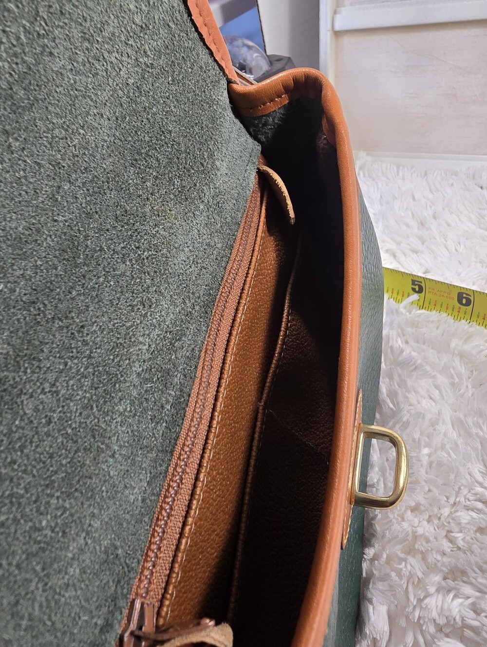 Vintage Dooney & Bourke Green and Tan All weather Leather Crossbody - Picture 14 of 16